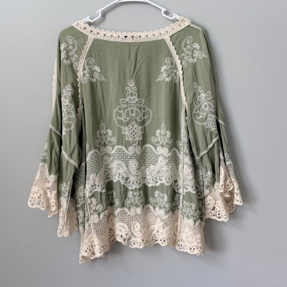 Democracy Sage Green Embroidered Lace Cold Shoulder Boho Blouse Plus Size 1X - Picture 11 of 11